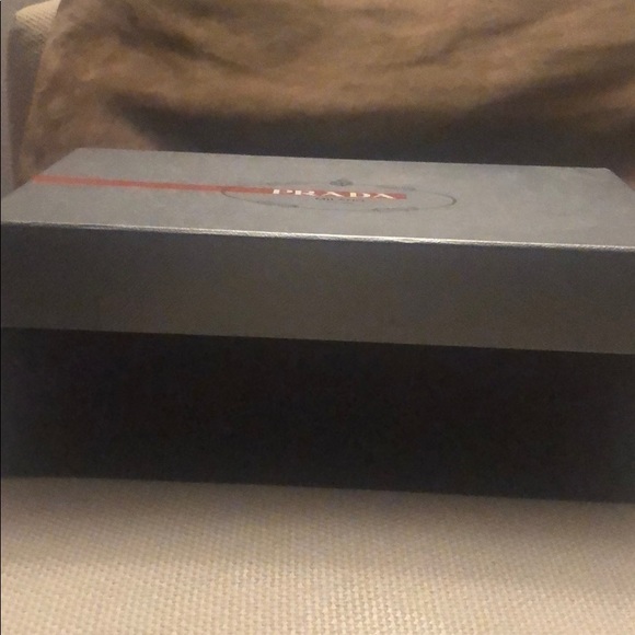 Prada box - Picture 2 of 3